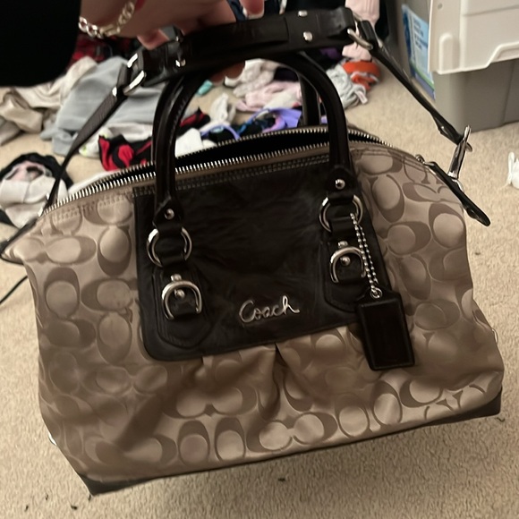 2000s style Coach handbag - Picture 2 of 2